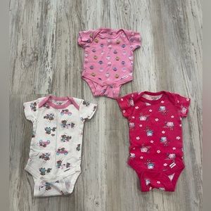 (2) 0-3 months onesies and 1 newborn